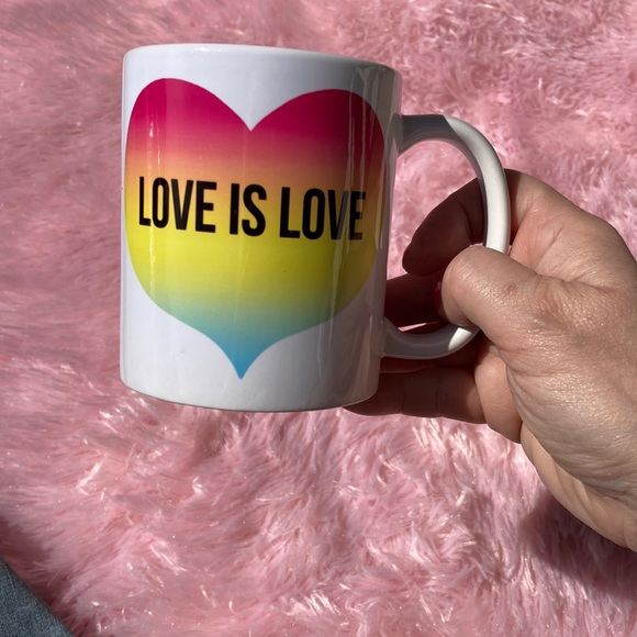 Love is Love rainbow heart mug - Picture 1 of 5